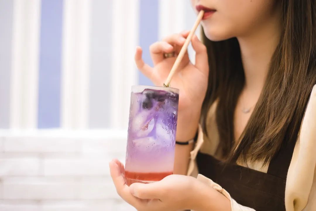 咖啡之翼深圳店_深圳咖啡用品店批发_深圳探店咖啡厅拍照姿势