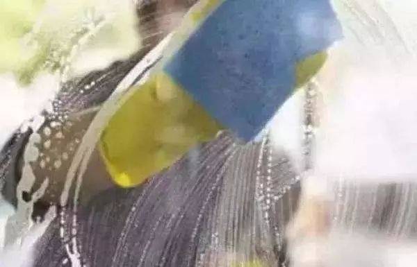 生活小窍门怎么擦玻璃的_擦玻璃生活小妙招大全_擦玻璃的小妙方